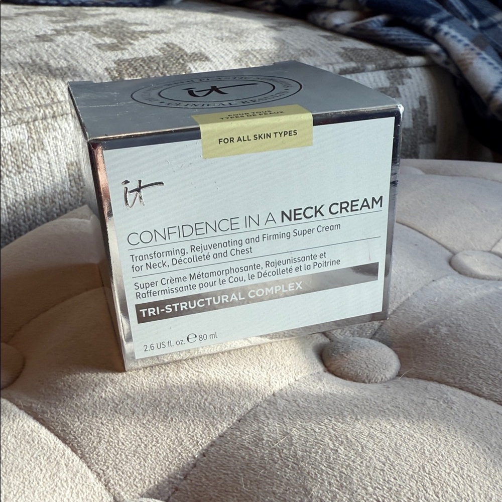 IT Cosmetics Confidence in a Neck Cream - Silver and Cream Brand New, never used